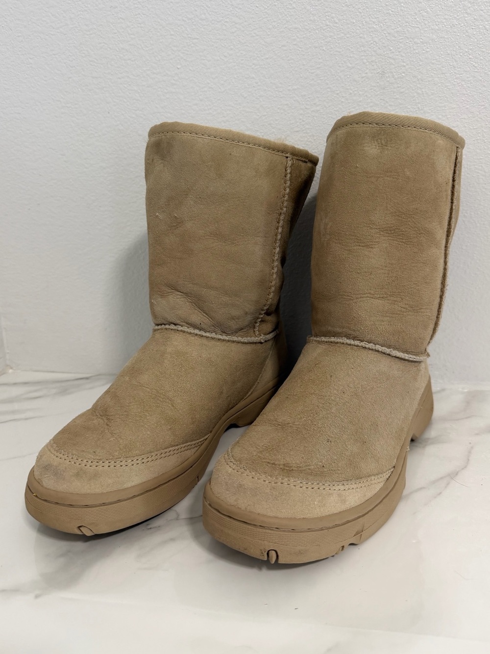 Ugg Australia Ultimate short boots cream suede leather size 9W